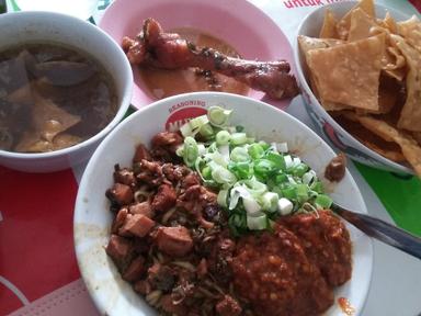 MIE AYAM PAK SANTO MUNCUL LAGI, FLAMBOYAN