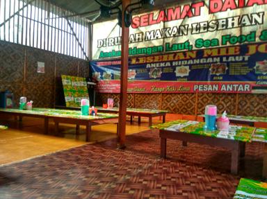 RUMAH MAKAN LESEHAN MIE JOGJA