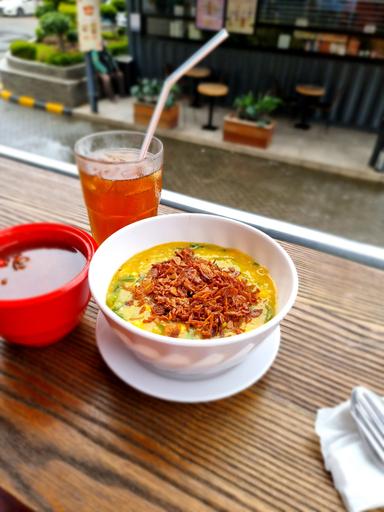 KEDAI MAEV BUBUR MANADO PISANG GORENG TMII