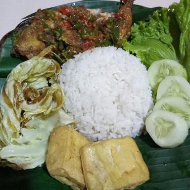 AYAM PENYET ANTASARI