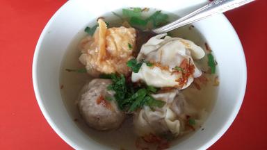 BAKSO BAKWAN MALANG CAK SU KUMIS SEJAK 1990