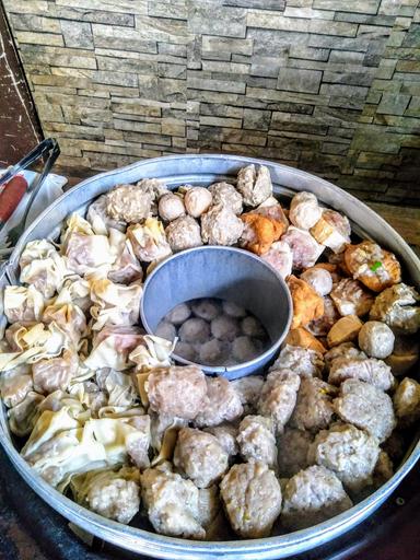 BAKSO BAKWAN MALANG DAN NASI RAWON M. SUYUDI