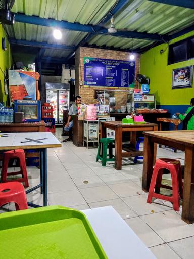 BAKSO BAKWAN MALANG DAN NASI RAWON M. SUYUDI