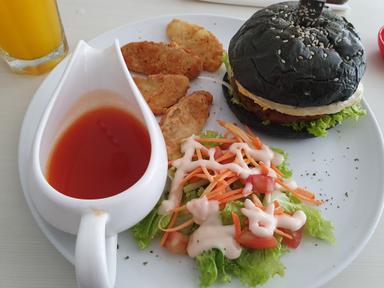 ELZATTA CAFE PONDOK KELAPA