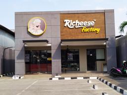Photo's Richeese Factory - Pahlawan Revolusi