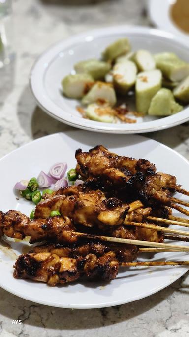 WARUNG SATE DAN TONGSENG PAK H. BUDI ASLI SOLO