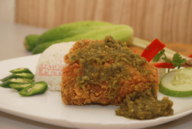 AYAM GORENG PETOJO