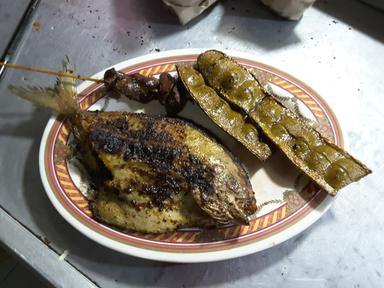 AYAM GORENG TIGA RASA