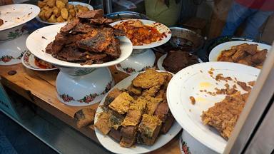 RM NAMY HOUSE MASAKAN VEGE NASI PADANG