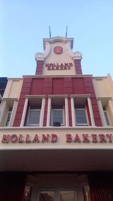 HOLLAND BAKERY JAGAKARSA