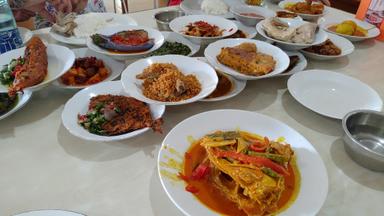 RESTORAN KEBAYORAN BARU MASAKAN PADANG