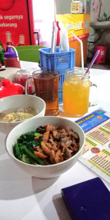 RUMAH BAKSO BAKMIE & SEAFOOD