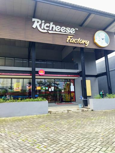 RICHEESE FACTORY - DAAN MOGOT