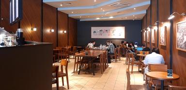 STARBUCKS - GEDUNG WORLD TRADE CENTER