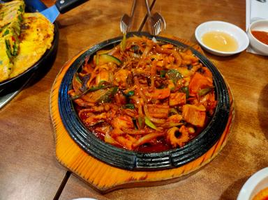 BORNGA KOREAN RESTAURANT - WOLTER MONGINSIDI