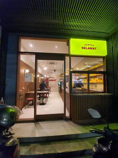 PEMPEK SELAMAT RADIO DALAM