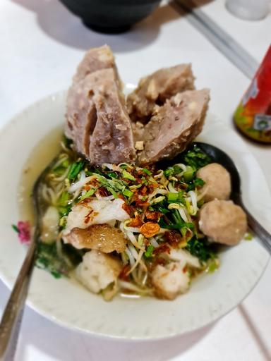 BAKSO & MIE AYAM LESTARI ANASUKA