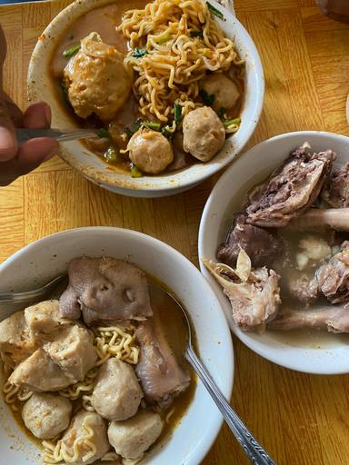 BAKSO TULANG BUDHE WARNI WONOGIRI