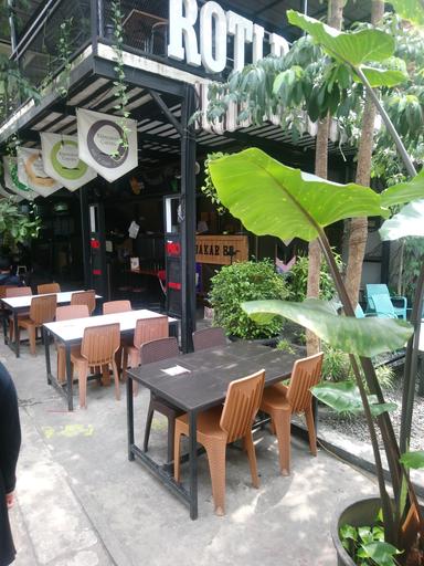 KEBAYORAN GARDEN FOOD STREET