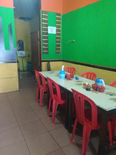 WARUNG NASI UDUK DAN SOTO DEPAN PEDEX