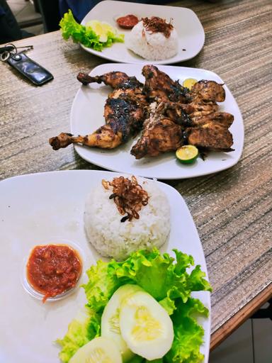 AYAM BAKAR MBAL MBUL ADAM