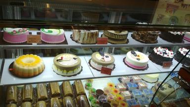 HOLLAND BAKERY - KEBAYORAN LAMA RAWA BELONG