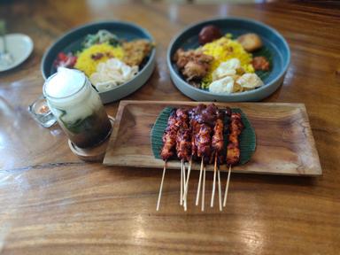 RESTORAN WARUNG KELAPA (WAROENG KELAPA)