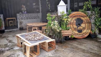 WARUNG KOPI MBAH UTI