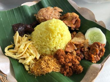 NASI CAMPUR POJOK TAMBAK BAYAN - KELAPA GADING