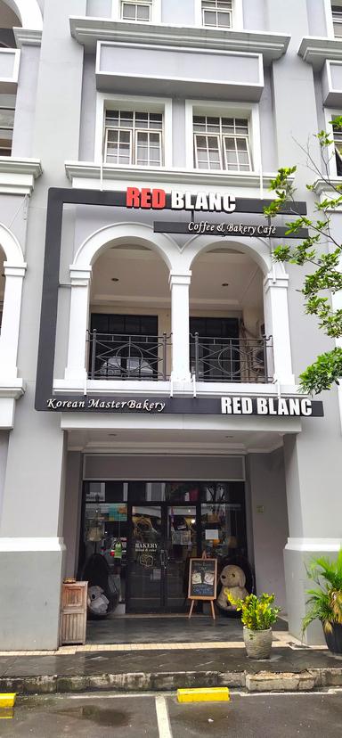 RED BLANC BAKERY & CAFE - MALL OF INDONESIA