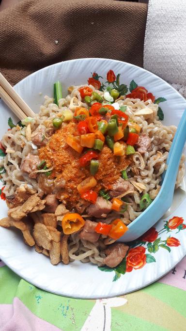 BAKMI AHUAT PEMATANG SIANTAR