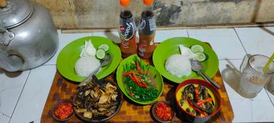 WARUNG BELUT SATE KELINCI KEMAYORAN ( RESTO BELUT SUNADI)