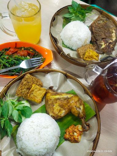 AYAM PENYET TENDA BANYUMAS