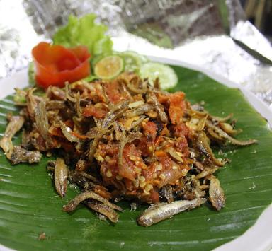 NASI LIWET SAMBEL COMELLL