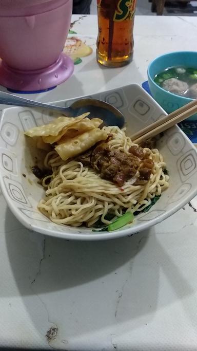 BAKSO & MIE AYAM GALERY