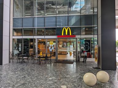 MCDONALD'S - MENARA TENDEAN