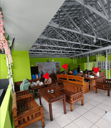 RESTO BAMBO DAN WARUNG BETAWI