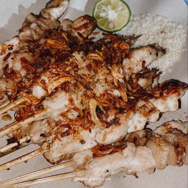 SATE AYAM TAICHAN NOVITA (BWH JEMBATAN)