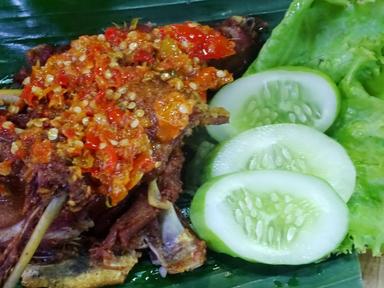 ASSYIFA AYAM PENYET SAMBEL DAHSYAT BLOK M SQUSRE