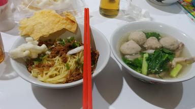 MIE BASO BINTANG AVON