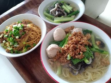 MIE BASO BINTANG AVON