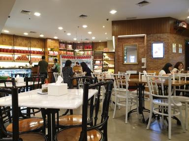 EATON BAKERY AND RESTAURANT (TAMAN ANGGREK)