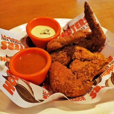 HOOTERS JAKARTA