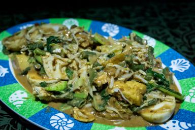 GADO GADO CIKINI (RENIE)