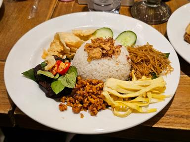 KAFE BETAWI - MENTENG