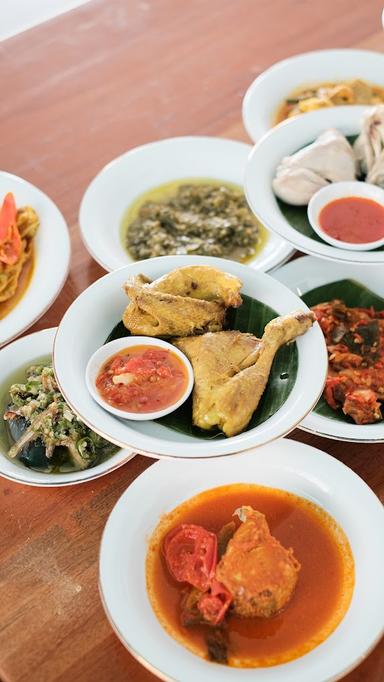 RESTORAN SIMPANG RAYA ISTANA AYAM POP - ANCOL