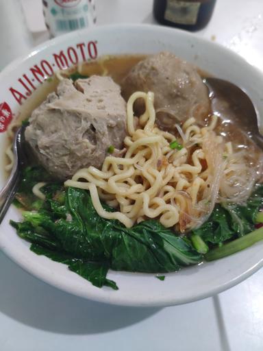 BAKSO & MIE AYAM SUKAT