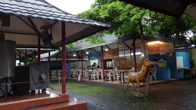 D'HARA 24 FOOD COURT AT WAROENG AII