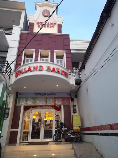 HOLLAND BAKERY - CILANDAK