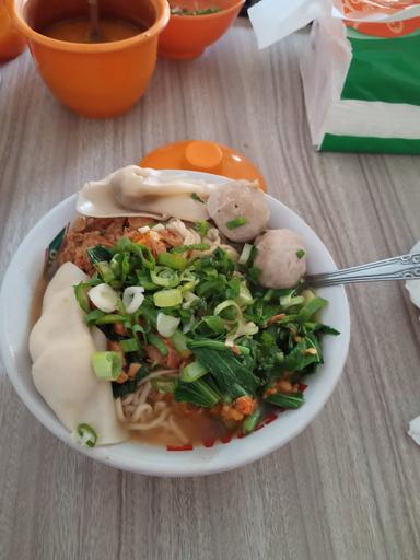 MIE AYAM & BAKSO SOLO BERSERI